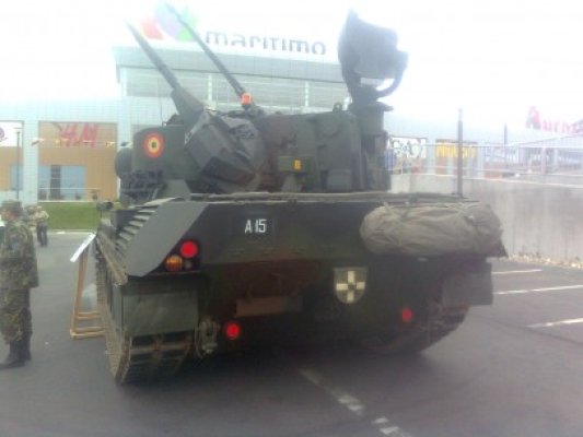 Expoziţie de tehnică militară şi armament, la Maritimo Shopping Center